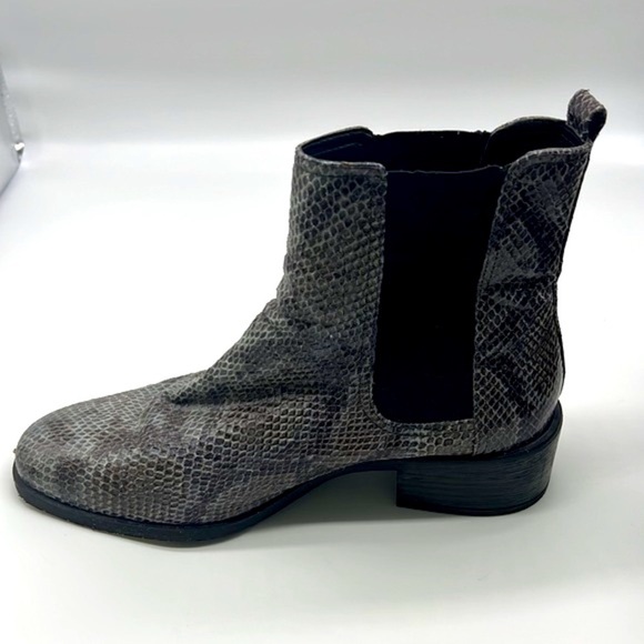 Kenneth Cole Reaction - Chelsea Salt Snakeskin Pull On Ankle Boot Size 10 - Picture 7 of 14